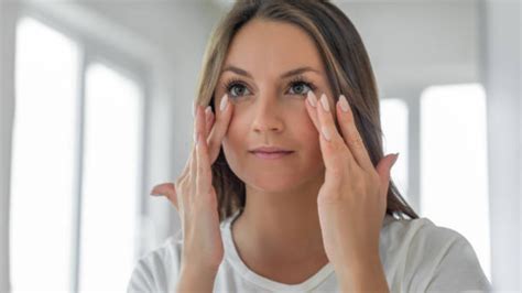 Top 5 eye conditions that commonly affect women after 40