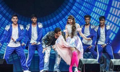 Dabangg Tour: Jacqueline Fernandez sets the stage on fire with her ...