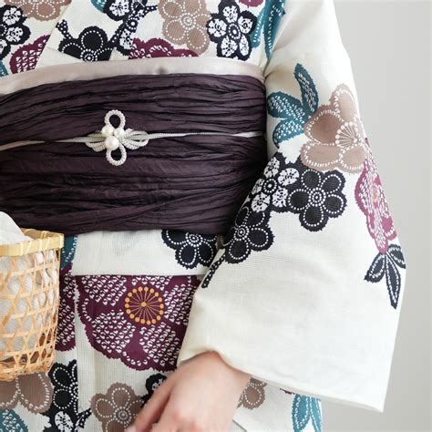 utatane 浴衣 レディース セット 高級変わり織 浴衣3点セット きなりに紫の疋田梅 フリーサイズ 浴衣セット（ゆかた・帯・下駄）レトロ ...