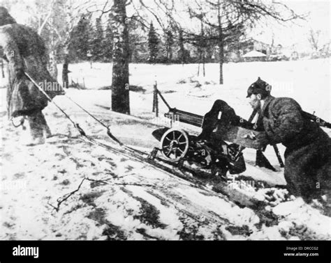 Wwii machine guns hi-res stock photography and images - Alamy