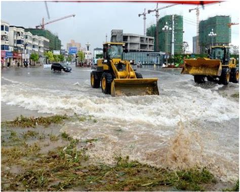【片段】河南商丘暴雨破42年來紀錄 馬路成河汽車水上飄 -- 星島日報