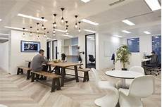 The Wirtschaftblatt Newsroom Office Interior Design office design trends 2019 newsroom collaborate The Wirtschaftblatt Newsroom Office Interior Design office design trends 2019 newsroom collaborate