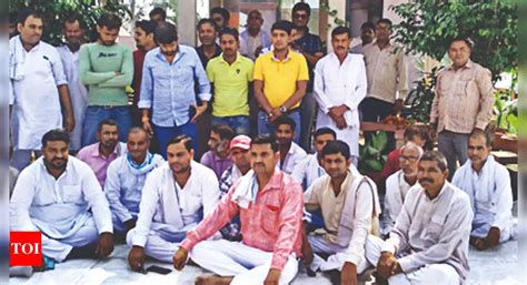 Tyagi: Tyagi Community Protests Outside Union Min’s Home | Meerut News ...