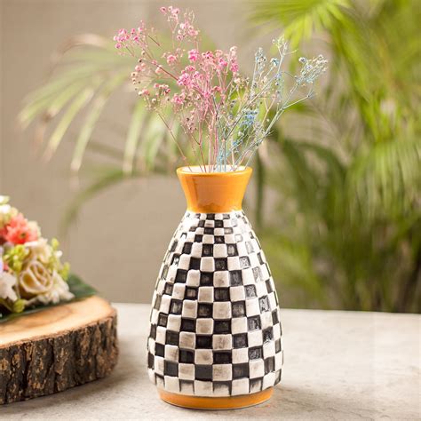Black & White Ceramic Curvy Vase - Checks, Flower Holder - Market99 ...
