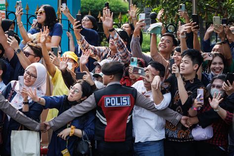Pope makes appeal on extremism as he launches Asia tour - population of indonesia