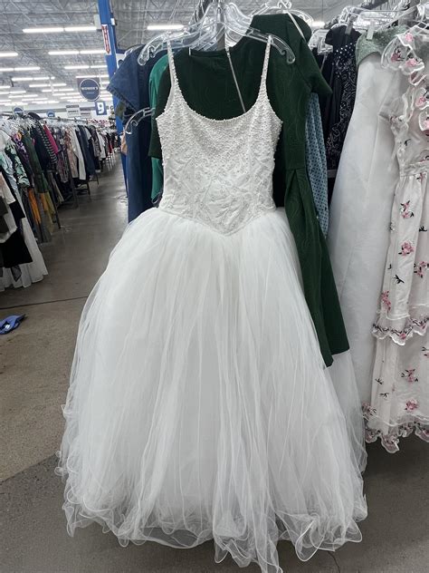 Phoenix brides! Come get this dress at Goodwill! : r/weddingdress