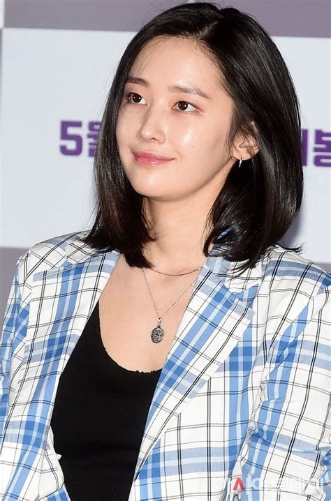 Jun Jong-seo (전종서) - Picture | Middle hair, Korean actress, Actresses