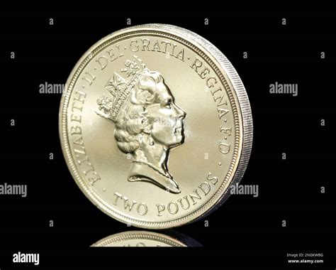 Queen elizabeth 2 pound coin obverse hi-res stock photography and ...