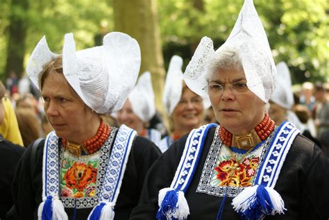 Traditional dutch clothing ~ travell and culture