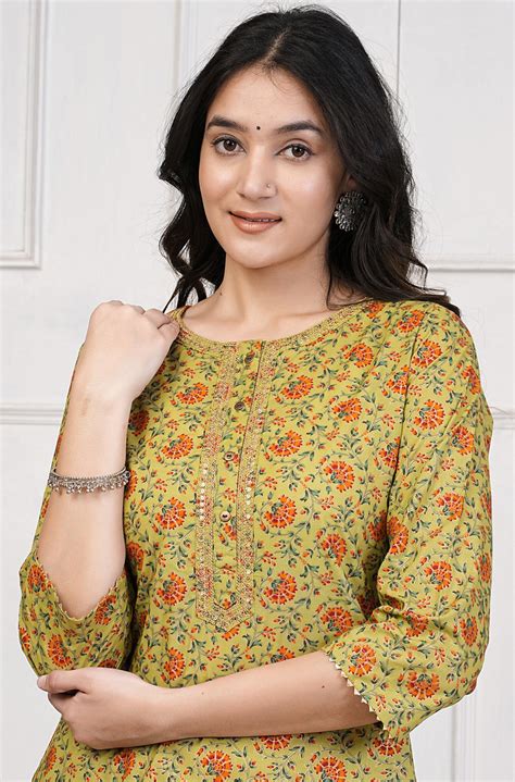 10 Must-Have Spring Kurtis from Gatim's Latest Collection