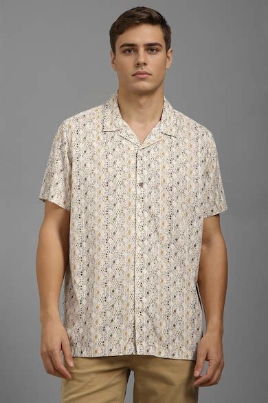 Buy Men Beige Slim Fit Print Half Sleeves Casual Shirt Online ...