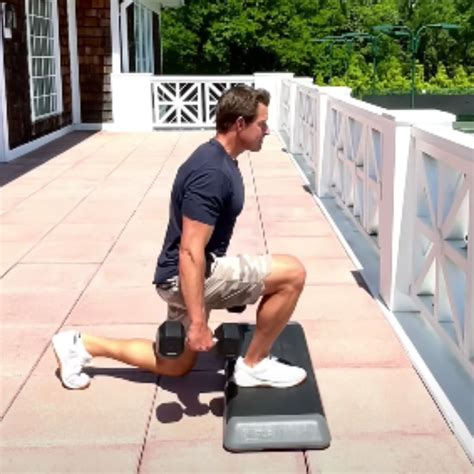 How To Do The Deficit Reverse Lunge? (Master It Like A Pro)