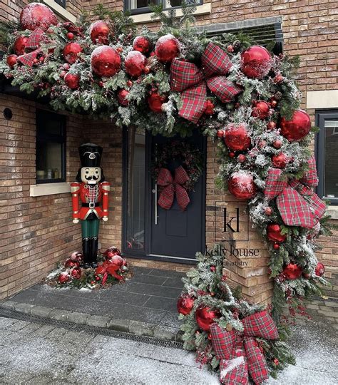 Pin by Sonias Boards on Christmas Entrance ☃ | Christmas door ...