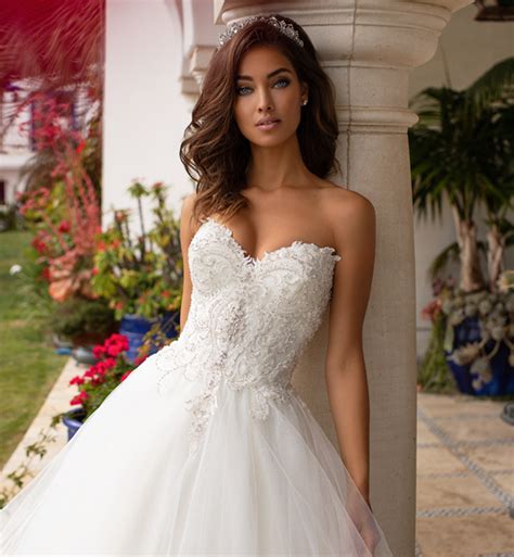Buy pretty wedding dress - In stock