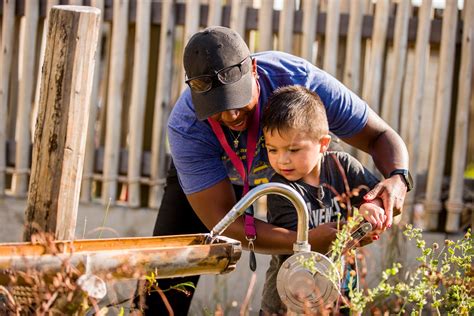 Outdoor Water Playing 的图像结果