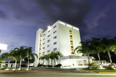 MISION EXPRESS MERIDA ALTABRISA - Hotel Reviews, Photos, Rate ...