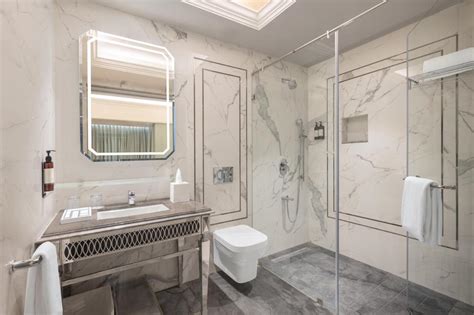 HOTEL HILLOCK AHMEDABAD 4⋆ | Save MORE on Your Stay in Ahmedabad!