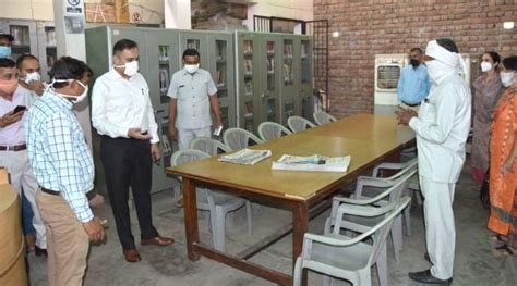 शिक्षा के बिना मनुष्य का जीवन अधूरा : उपायुक्त - Deputy Commissioner ...