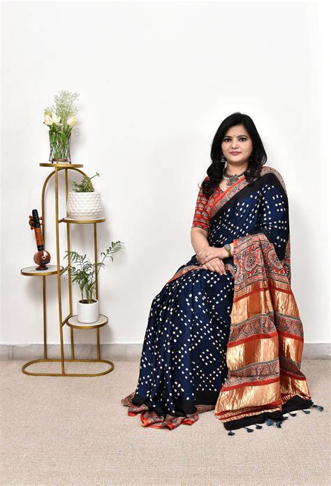 HINA : AJRAKH MODAL SILK BANDHANI SAREE WITH TISSUE PALLU – EkBanni