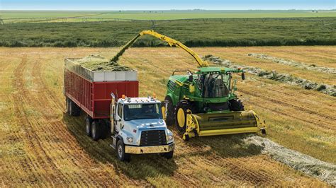 Self-Propelled Forage Harvesters | Hay & Forage | John Deere AFME