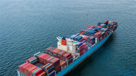 Cargo Ship चं मायलेज किती असतं? ते एका दिवसात किती इंधन वापरतं? what is ...
