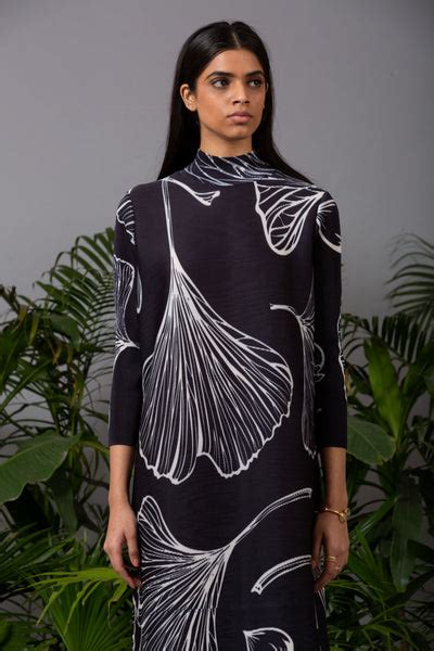 BLACK SUMMER PRINT PLEATS DRESS – Pleats By Aruni