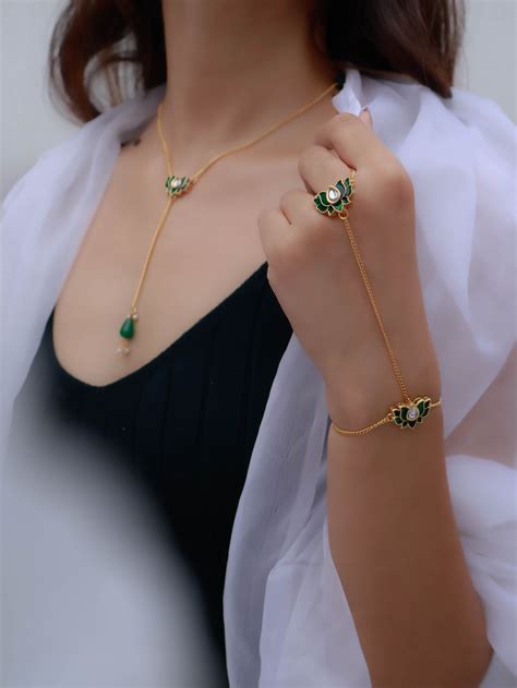 Mayflower Green Lotus Necklace and Hathphool Set – Kaashnii