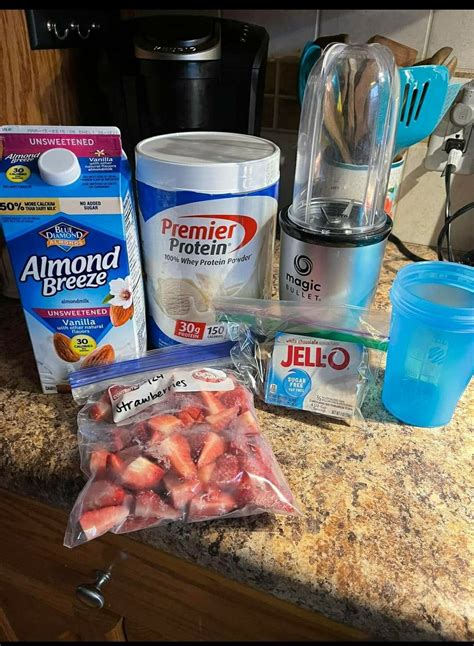 Strawberry shake | Protein powder recipes shakes, Protein drink recipes ...