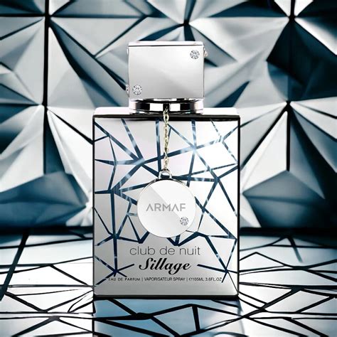 https://d1a9qnv764bsoo.cloudfront.net/stores/005/164/317/rte/Club-de-Nuit-Sillage-by-Armaf-Eau-de-Parfum-Unisex-Compuboutique_900x.webp