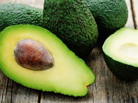 Avocado Tree Yellow Leaves 的图像结果