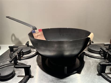 Just got this De Buyer pan, is this carbon steel? : r/carbonsteel