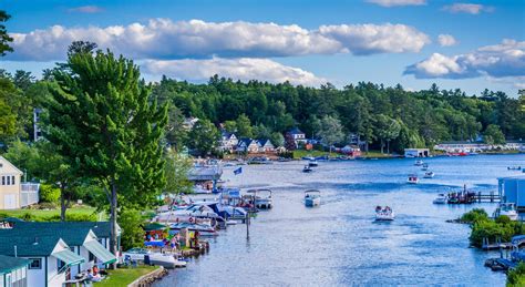 Lake Winnipesaukee New Hampshire: Cruises, Shopping and Skiing