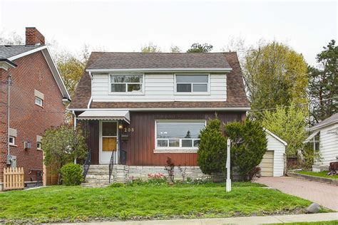 208 Burnett Avenue, Toronto – Realty Tours