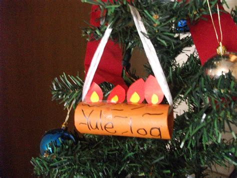 Easy Yule Log Ornament Craft For Kids | Preschool Crafts for Kids
