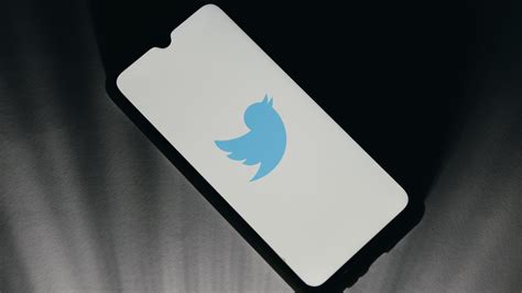 Twitter 'down' – users complain tweets 'not loading' in mystery error ...