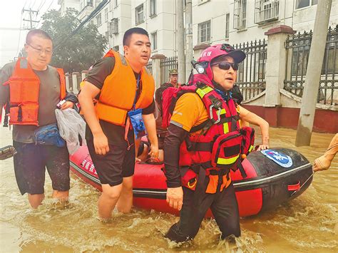 坚决打好防范应对台风这场硬仗丨千里驰援！河南救援队来了 ——河北省涿州市抗洪救灾一线见闻