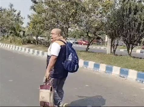 Bengal govt employee stabs 4 colleagues amid leave denial; Roams with ...