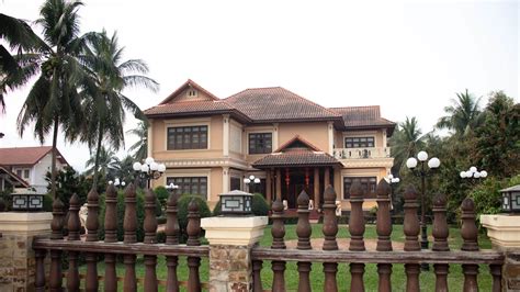 Santacruz West Makes Headlines as ₹164 Crore Bungalow Deal Signals ...