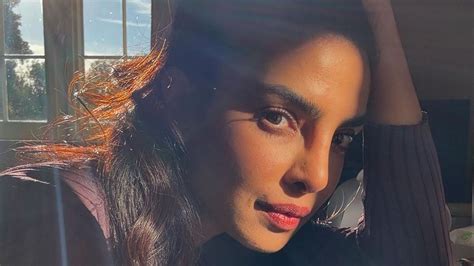 No one does sunkissed selfies like Priyanka Chopra Jonas | Vogue India