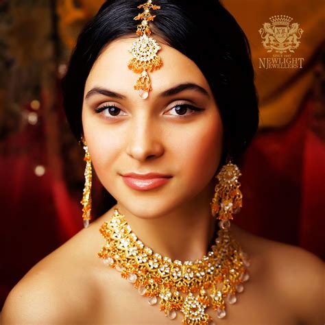 Middle Partition Ponytail with Maang Tikka | Wedding hairstyles ...