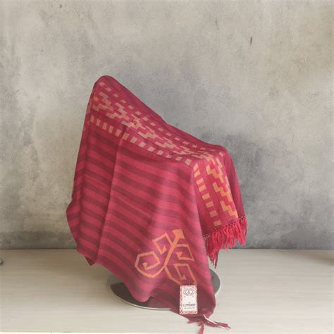 Hand Woven Pure Merino Wool Kullu Shawl- maroon – Bhuttico Shawls