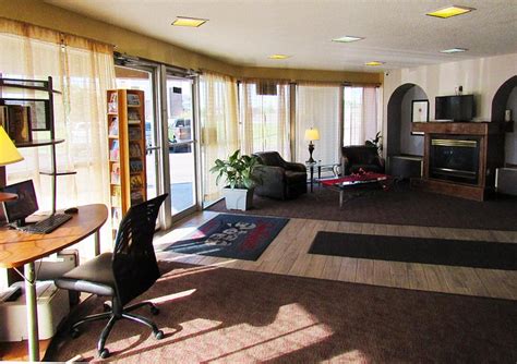 RED ROCK INN (Sioux Falls) - Hotel Reviews, Photos, Rate Comparison ...