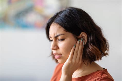 Sore throat and ear pain or earache: causes and treatment