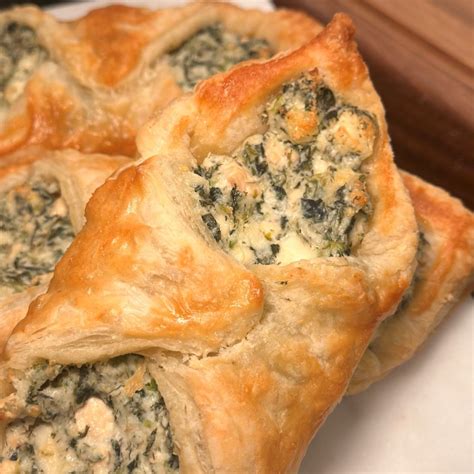 Easy Spanakopita-Inspired Spinach & Feta Pastries (Made With Puff ...