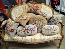 divanetti antichi divanetti dorati nappe cuscini antichi e femminilit 224 divanetti antichi divanetti dorati nappe cuscini antichi e femminilit 224