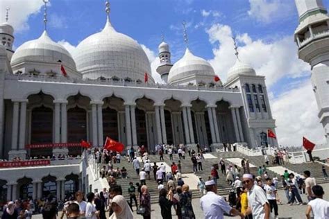 Protests continue against mosque demolition in China