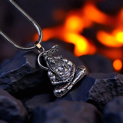 Anjaneya Locket with Chain – Astromudra