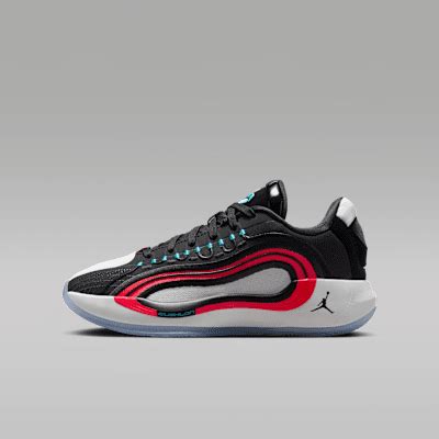 Luka 4 Older Kids' Basketball Shoes. Nike IN