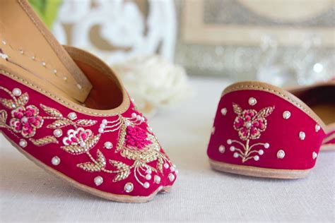 MEHER: Buy Designer Pink Colour Punjabi Jutti Online - Amaryllis For Her