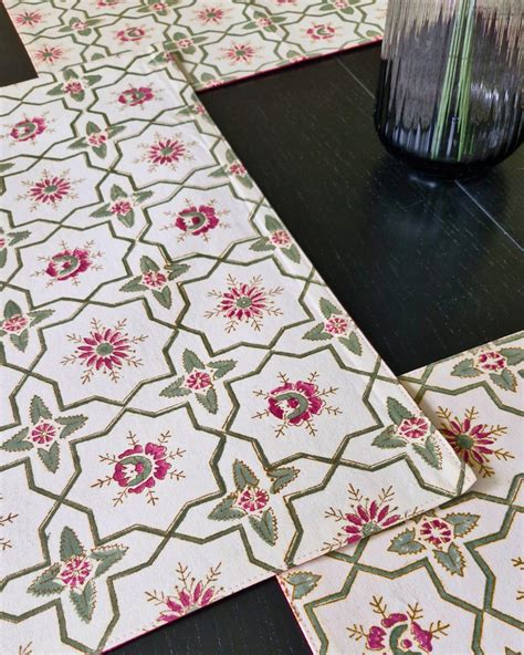 Best Placemats for Round Tables – The Yard House